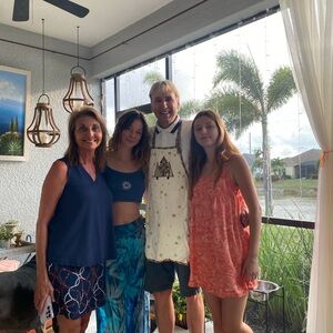 Meet your Posher, Gloria